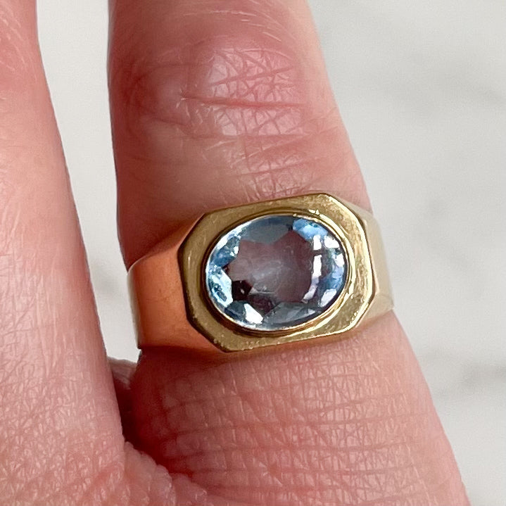 1950s Geometric 18ct Gold Ring Featuring a Large Oval Aquamarine Stone