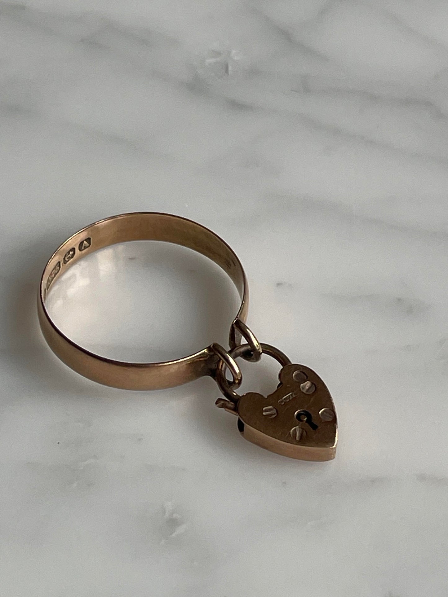 9k / 9ct Gold British Hallmarked Edwardian (1901-1910) Heart Padlock Ring size V
