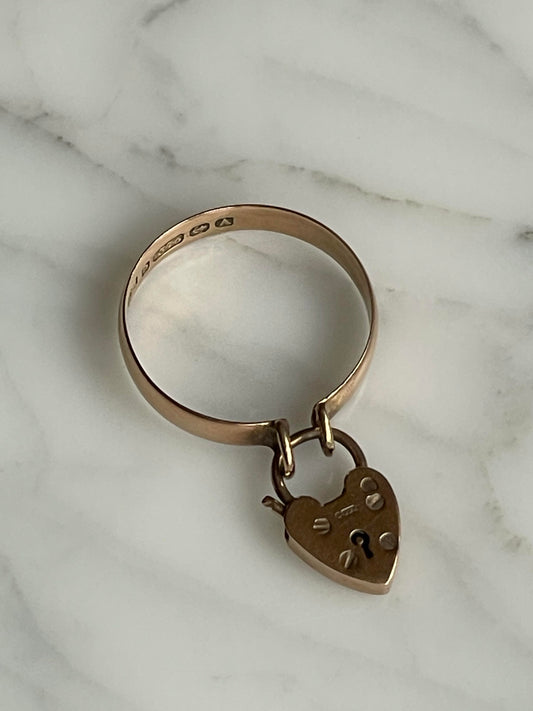 9k / 9ct Gold British Hallmarked Edwardian (1901-1910) Heart Padlock Ring size V