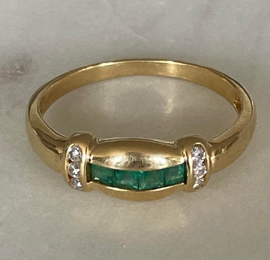 The perfect Stacking Ring 18k Gold French with Emerald and Diamonds