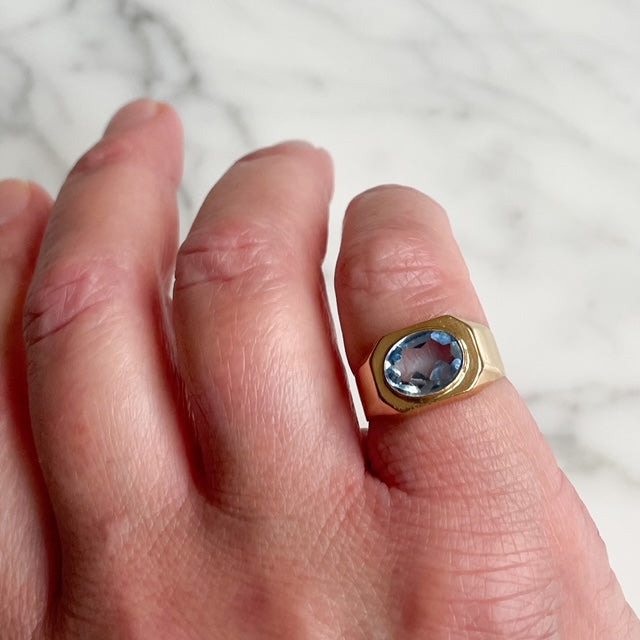 1950s Geometric 18ct Gold Ring Featuring a Large Oval Aquamarine Stone