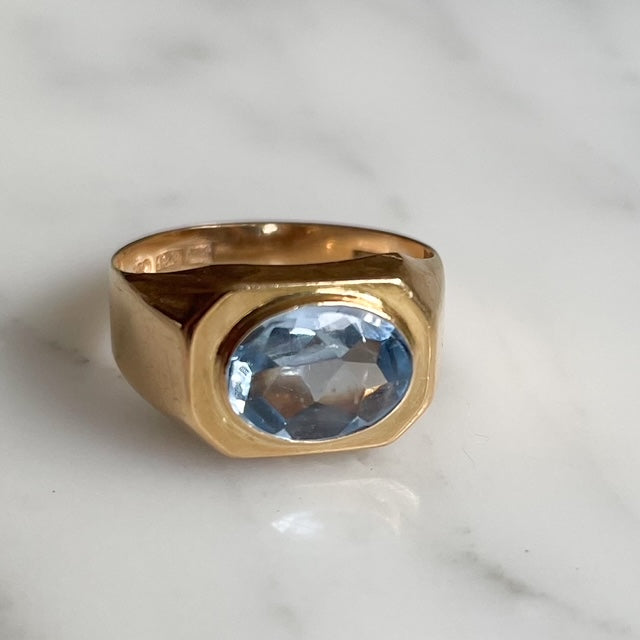 1950s Geometric 18ct Gold Ring Featuring a Large Oval Aquamarine Stone