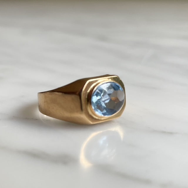 1950s Geometric 18ct Gold Ring Featuring a Large Oval Aquamarine Stone