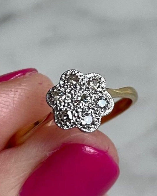 Antique Pretty Flower Ring 18ct Gold and 7 Diamonds